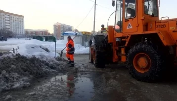 Фото: Идёт откачка воды: власти Кемерова рассказали об устранении коммунальной аварии на бульваре Строителей  1