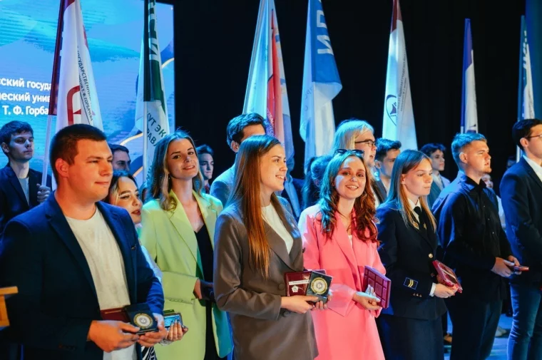 Фото: В КузГТУ прошёл торжественный ректорский приём для лучших выпускников 2022 года 4