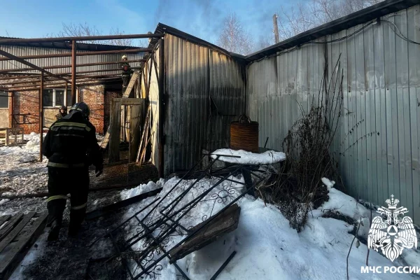 В Новокузнецке сгорел салон ритуальных услуг