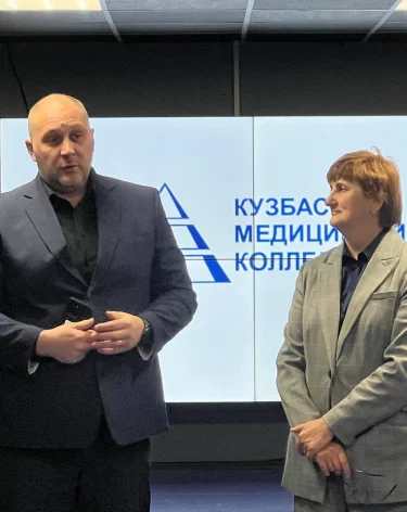 Коллективу Кузбасского медицинского колледжа официально представили нового директора