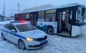 В Кемерове водителя автобуса оштрафовали за разговор по телефону во время рейса