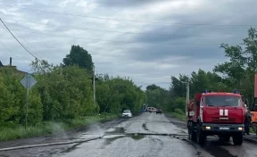 В полиции назвали причину пожара, из-за которого закрыли дорогу в Новокузнецке