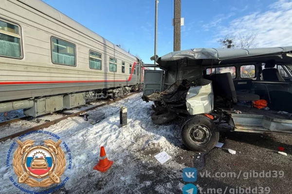 В Калининградской области 3 человека пострадали в ДТП с поездом