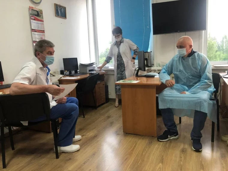 Фото: «Очень волевые люди»: Сергей Цивилёв посетил в больнице пострадавших при крушении самолёта 2