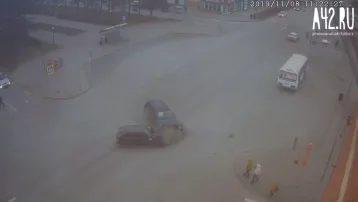 Фото: Появилось видео момента серьёзного ДТП в кузбасском городе 1
