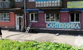 МЧС: магазин сантехники загорелся в Киселёвске