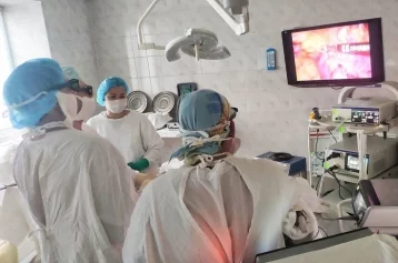 Фото: В Кемерове 60-летнему пациенту одновременно удалили две разных опухоли 1