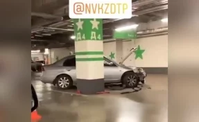 ДТП на подземной парковке кузбасского торгового центра попало на видео