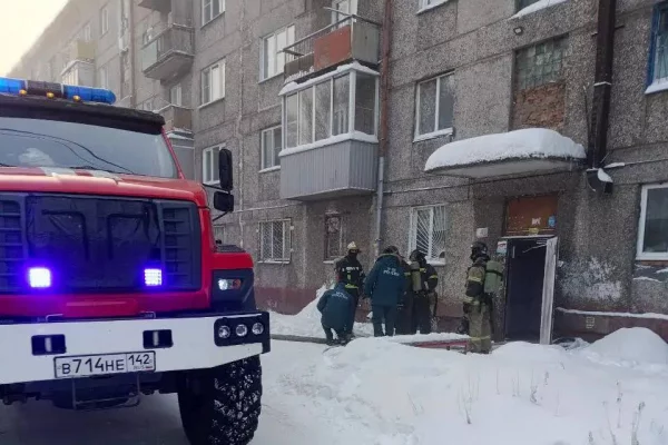 Один человек пострадал на пожаре в пятиэтажке в Новокузнецке