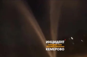 Фото: Бьющий из трубы фонтан в Кемерове сняли на видео 1