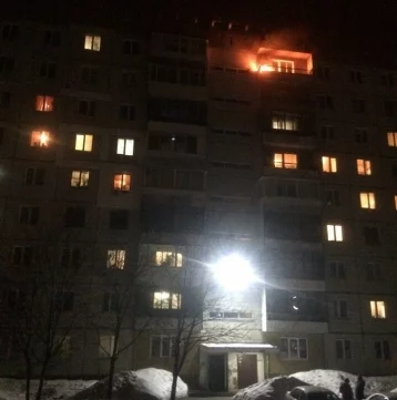 Фото: В Кемерове из-за петарды загорелся балкон в многоэтажном доме 1