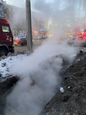 Фото: В Центральном районе Новокузнецка произошло повреждение теплотрассы: тепло и вода подаются на пониженных параметрах 4