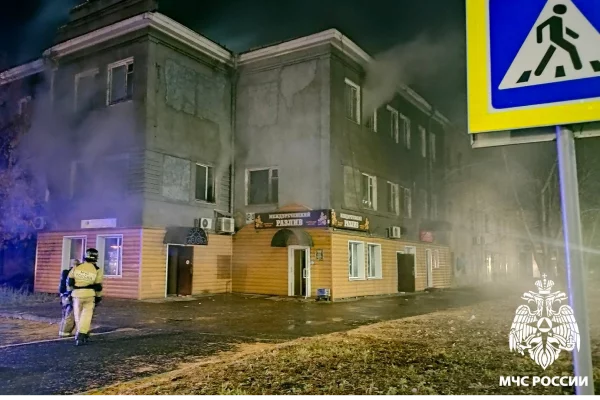 В Новокузнецке 18 человек два часа тушили пожар в сауне