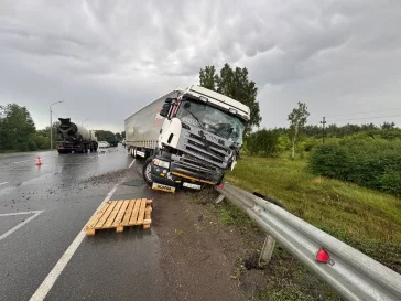 Фото: В Омской области в ДТП с автобусом пострадали 6 человек, включая 4-летнего ребёнка 3