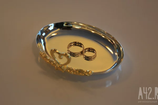 В Кемерове будут судить девушку, которая за 15 тысяч рублей вышла замуж