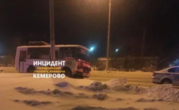 Фото: В Кемерове произошло ДТП с участием автобуса  на улице Марковцева 1