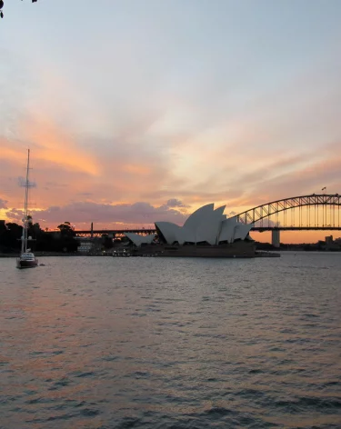 Во время праздника на пляже в Сиднее открыли стрельбу, есть погибшие