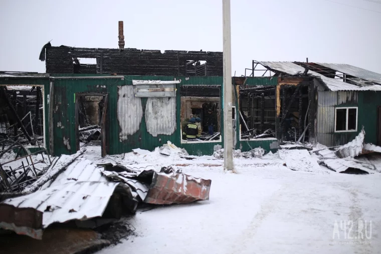 Фото: Пожар в кемеровском доме престарелых: что сейчас происходит на месте трагедии 9