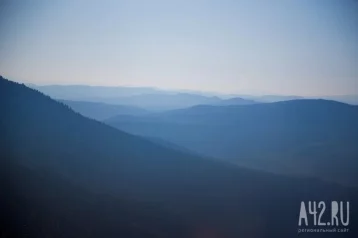 Фото: Туриста в шортах и футболке 8 часов спасали с заснеженной горы в Сочи 1