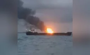 В районе пожара в Чёрном море ищут пропавших моряков