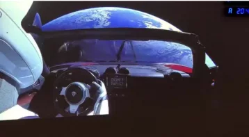 Фото: Илон Маск опубликовал видео своего спорткара на орбите 1
