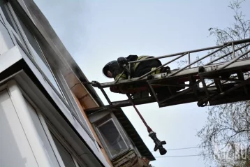 Фото: В центре Кемерова горит пятиэтажный жилой дом: есть пострадавший 2