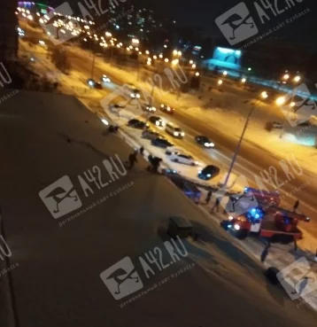 Фото: Очевидец: в Кемерове загорелось кафе «Дубай Арабия» 1