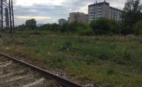 В Красноярске 18-летний велосипедист в наушниках погиб под колёсами поезда