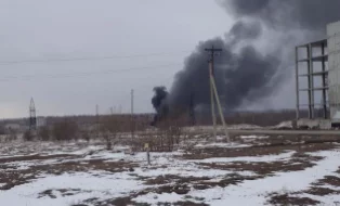 «Были небольшие взрывы»: кемеровчане сообщают о пожаре в районе Петровской ТЭЦ