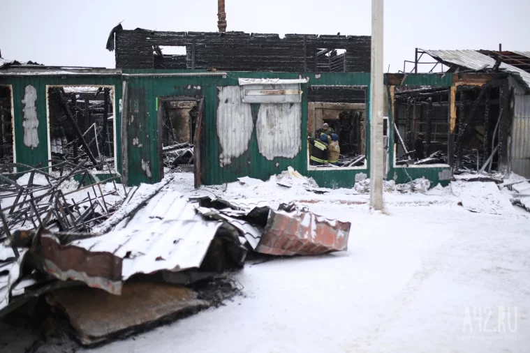 Фото: Пожар в кемеровском доме престарелых: что сейчас происходит на месте трагедии 10