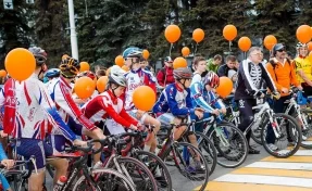 Сотни велосипедистов проехали по Кемерову в День города