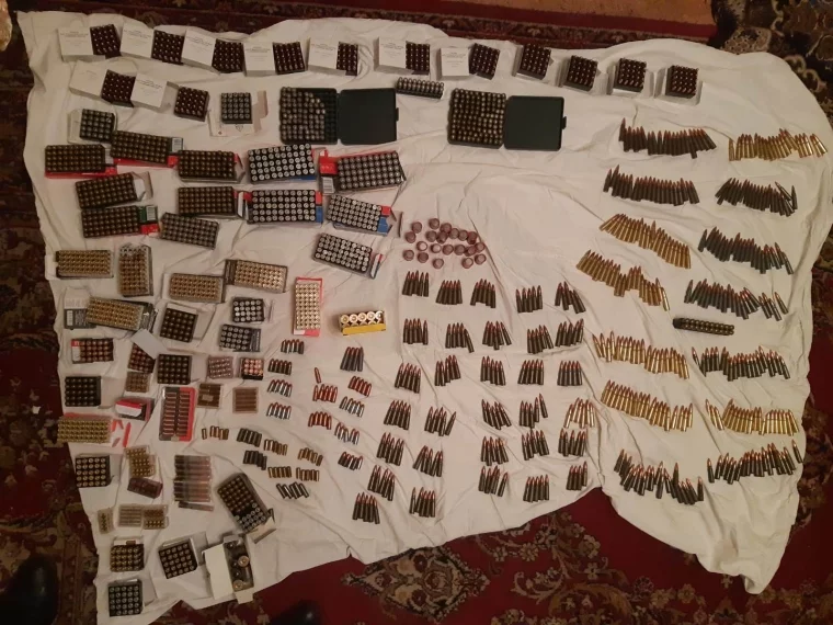 Фото: ФСБ задержала членов преступной группы, продававших оружие и боеприпасы в Кузбассе 2
