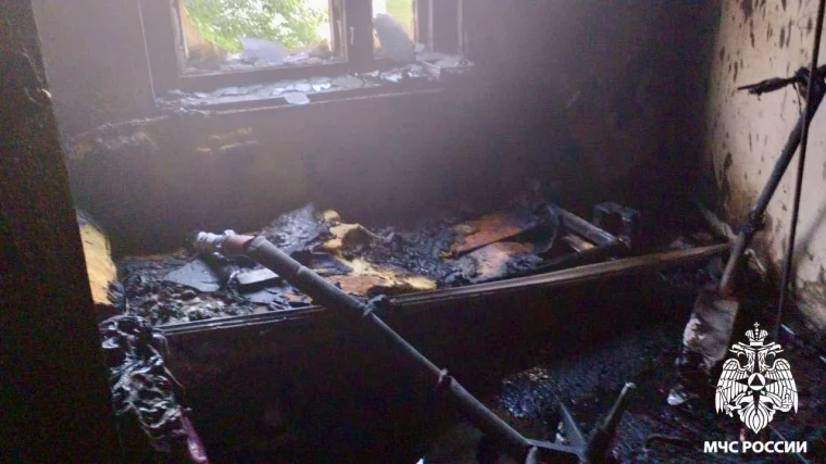 Фото: Стоял на зарядке: в Новокузнецке из-за электросамоката загорелась квартира 2