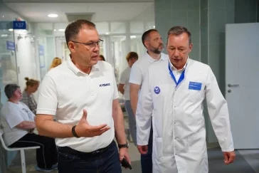Фото: Губернатор Кузбасса проверил работу новой поликлиники в Бачатском 2
