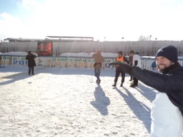 Фото: В Кузбассе священнослужители сыграли в футбол с заключёнными 1