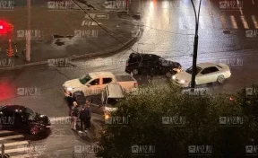 Три автомобиля столкнулись у ТРК «Гринвич» в Кемерове