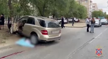 Фото: В Волгограде школьник на самокате погиб под колёсами машины: момент ДТП попал на видео  1
