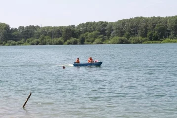 Фото: В Кемерове экипаж спасателей приступил к патрулированию озера Красное 1