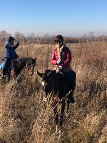 Фото: Сергей Цивилёв с женой на лошадях совершили объезд Рудничного района Кемерова 3