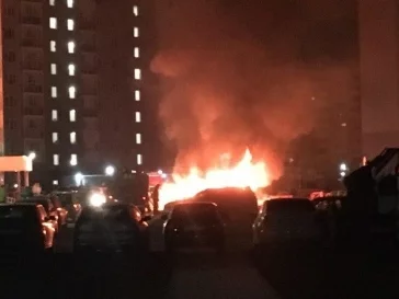 Фото: В Сети появились фото горящих автомобилей на Комсомольском проспекте в Кемерове 3