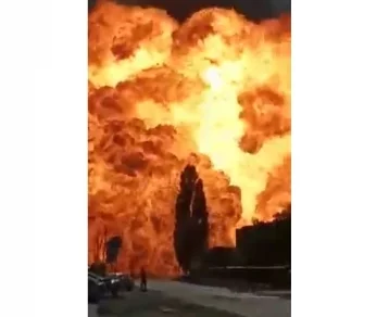 Фото: Мощный взрыв на АЗС в Чечне попал на видео 1