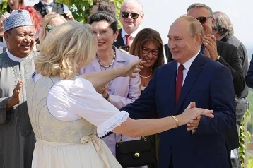 Фото: «Мы все люди взрослые»: Путин рассказал о своей поездке на свадьбу 1