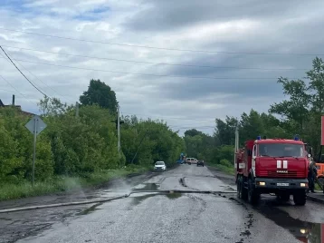 Фото: В полиции назвали причину пожара, из-за которого закрыли дорогу в Новокузнецке 1
