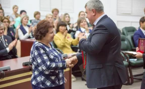 Кузбасских педагогов наградили областными медалями