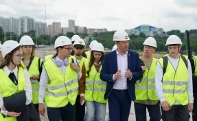 Мэр Кемерова провёл экскурсию по Кузбасскому для студентов