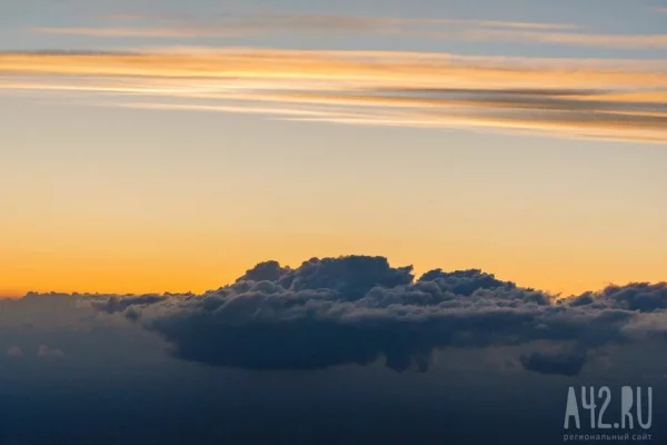 В небе над Сочи гремят взрывы, работает ПВО
