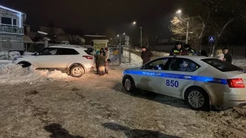 Фото: Кузбассовец без прав пытался скрыться от полиции и попал в ДТП с ребёнком 1