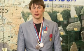 Александру Бессмертных вручили областную награду «За честь и мужество»