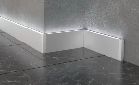 Как создать эффект «парящих стен» с помощью светодиодной ленты в плинтусе