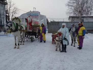 Фото: Кузбасские осуждённые построили необычный снежный городок 5